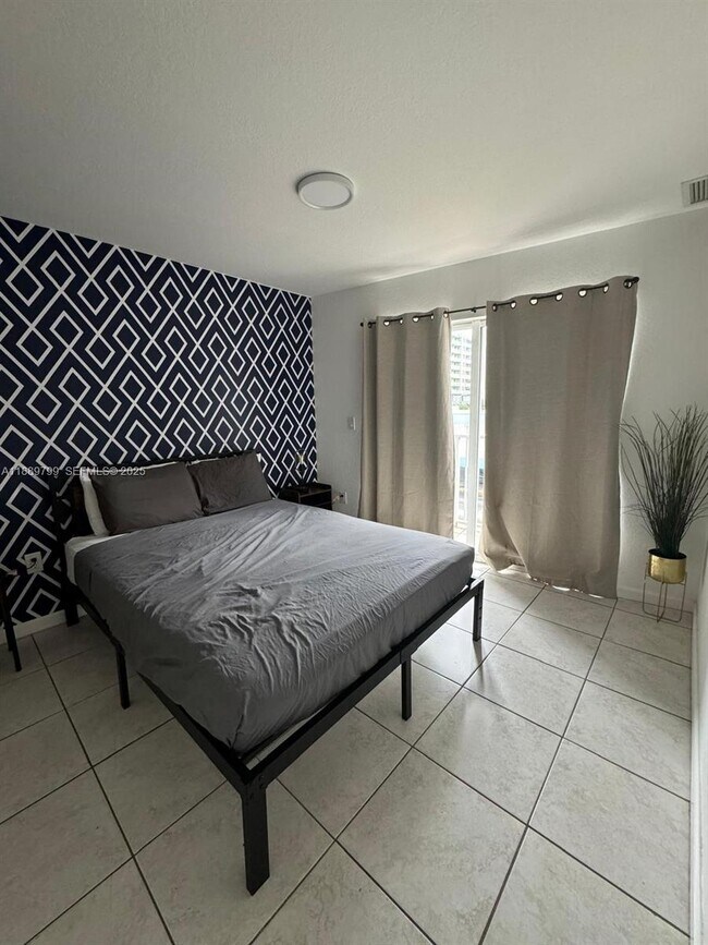 Building Photo - 328 NW 12th Ave