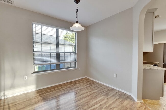 Building Photo - 6305 Roseborough Dr