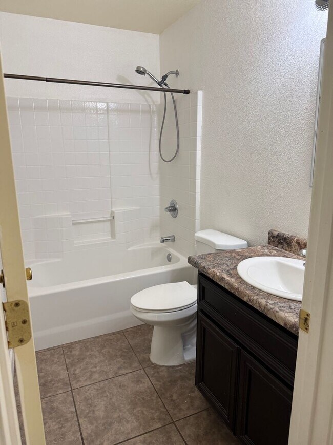 Building Photo - Solar Home for Rent