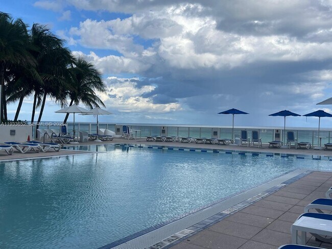 Building Photo - 2751 S Ocean Dr