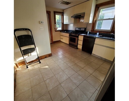 Building Photo - 69 Scammell St