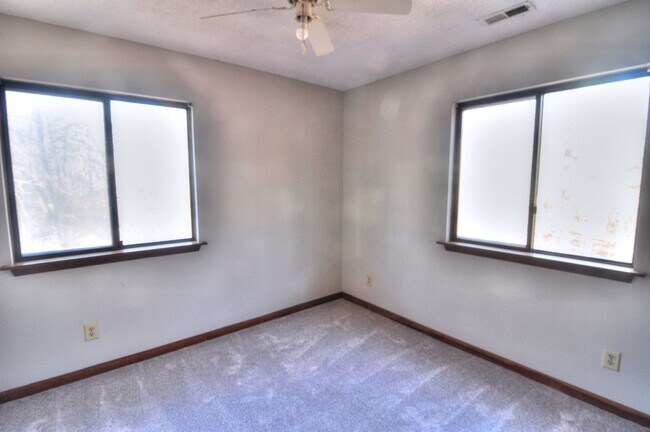 Building Photo - 1819 Ivey Rd
