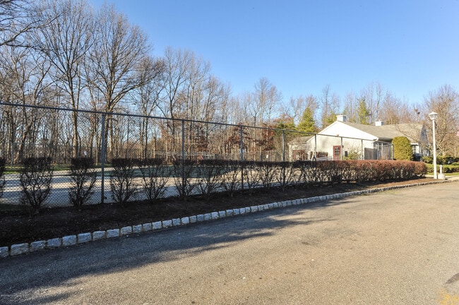 Building Photo - 997 Tarragon Ct