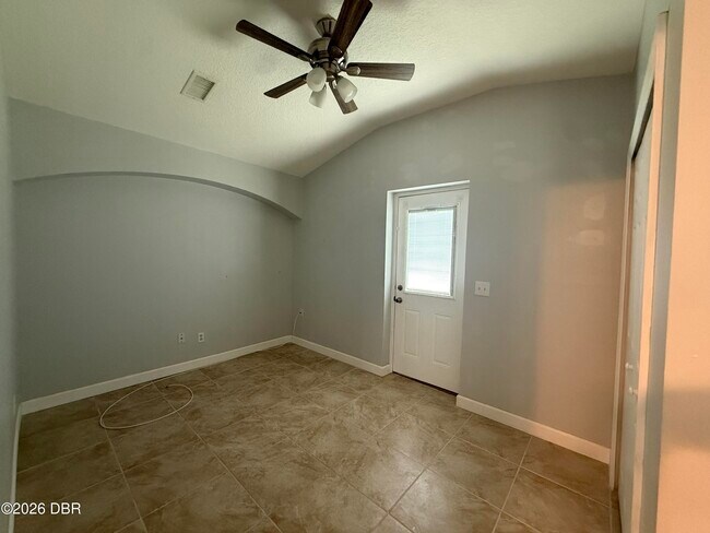 Building Photo - 228 E Holly Dr