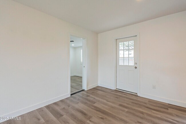 Building Photo - 8124 E Whitton Ave