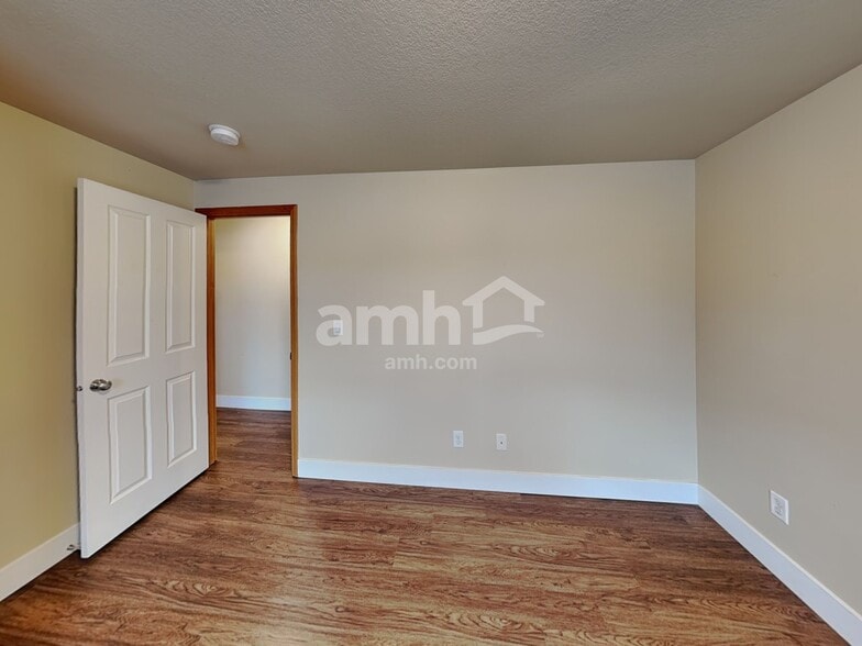 Building Photo - 2522 Char Cir NW