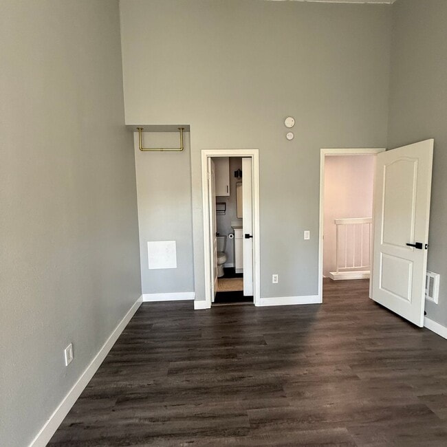 Building Photo - Stunning 2 bedroom, 1.5 bathrooms, 2 story townhouse for rent in Allure Condos in Serra Mesa!