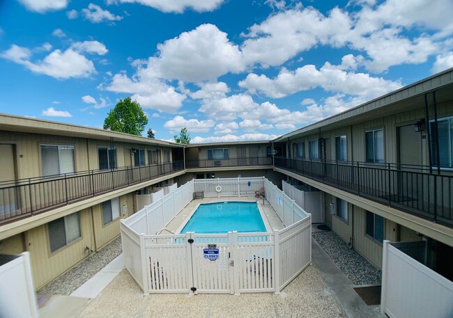 Building Photo - Bright and Spacious, 1 bedroom 1 bath upst...