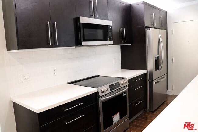 Building Photo - 1525 Hayworth Ave