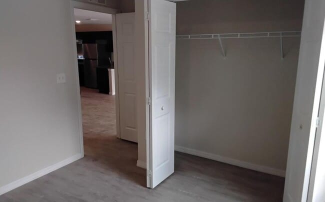 Building Photo - 9426 N Manashee Dr