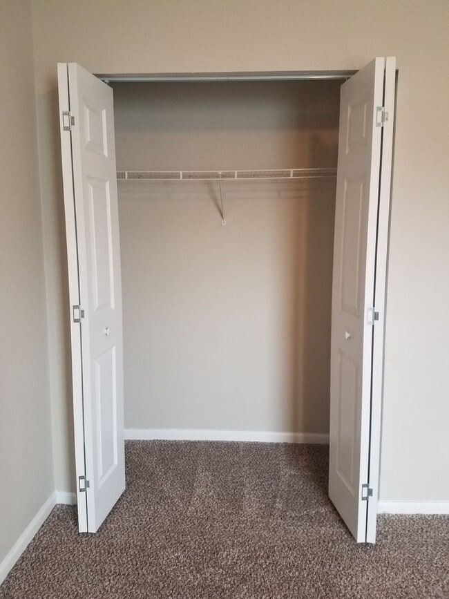 Building Photo - Beautiful 3 Bedroom in Quiet Neighborhood