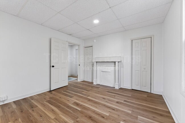 Building Photo - 604 Hart St