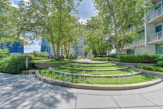 Building Photo - 44 Peachtree Pl NE