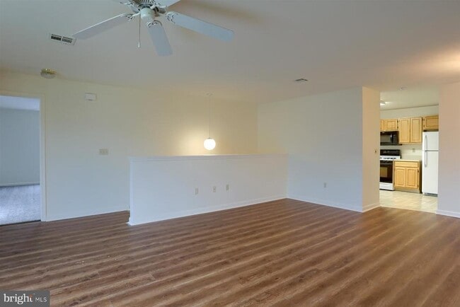 Building Photo - 122 Cardinal Ln