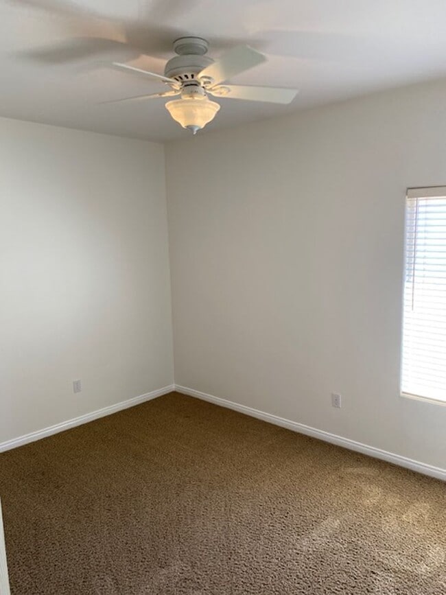 Building Photo - Gorgeous 4 Bedroom 2 Bath Home W/Pool!