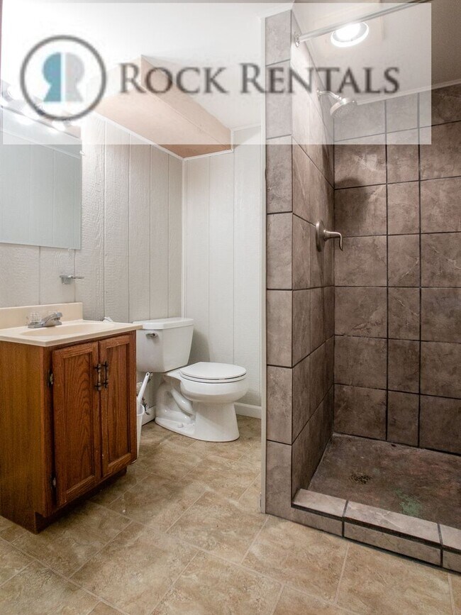 Building Photo - 4 Bed 2 Bath in Arlington