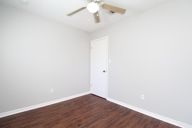 Building Photo - 7642 Sandy Creek Dr