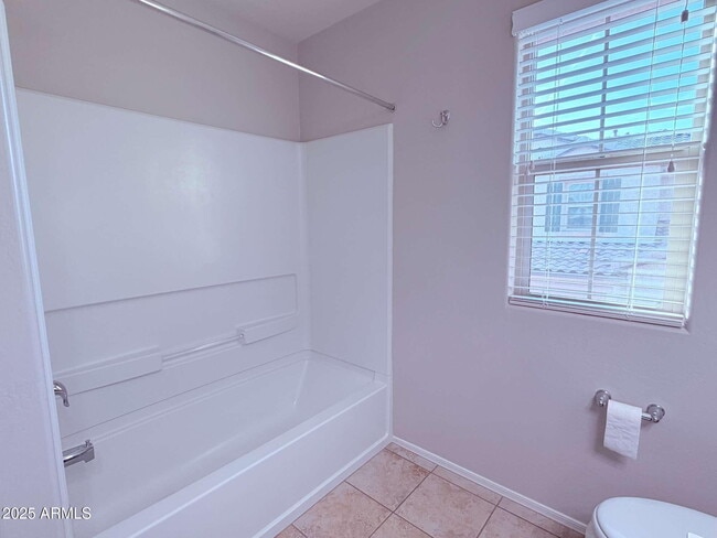 Building Photo - 5113 E Greenway St