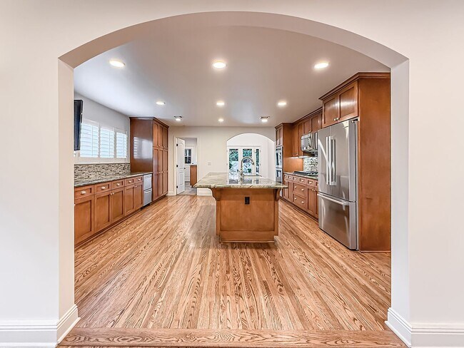 Building Photo - Upgraded Sherman Oaks 4+4 home - Ready for Move In!