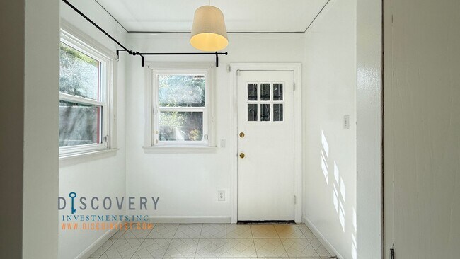 Building Photo - 2 Bedroom Dimond District Spanish Style Bu...