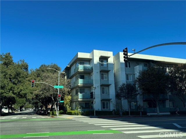 Building Photo - 160 S Hudson Ave