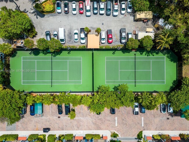 Building Photo - 1121 Crandon Blvd