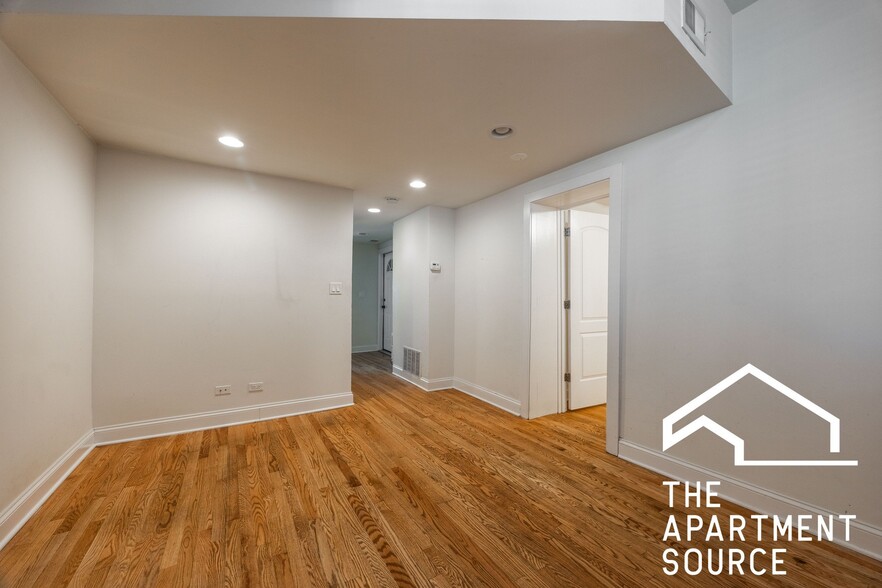 Building Photo - 4036.5 N Ashland Ave