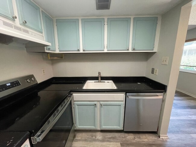 Building Photo - Charming 2-Bed, 2-Bath Condo in Prime Location Near Cherry Creek