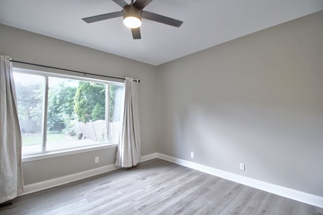 Building Photo - 13905 S Oakdale Ct