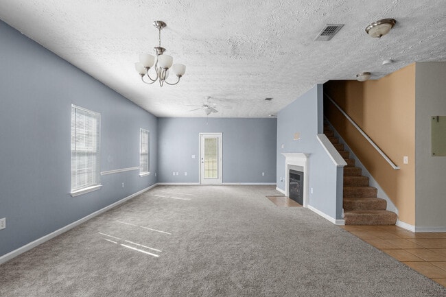 Building Photo - 2496 Lakeview Dr S