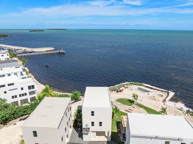 Building Photo - 99 Seaside Ave