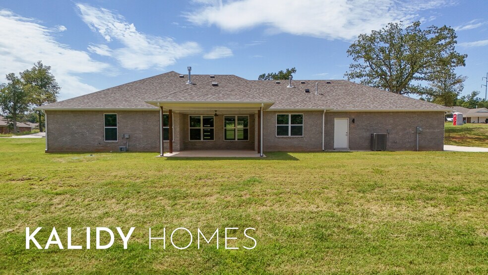 Building Photo - 1724 Salma Rd