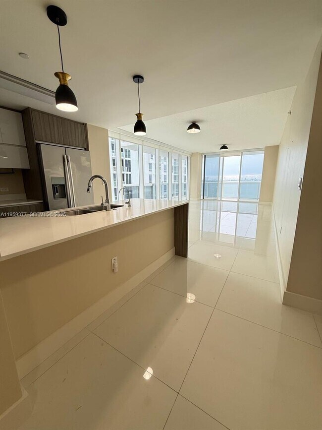 Building Photo - 600 NE 27th St