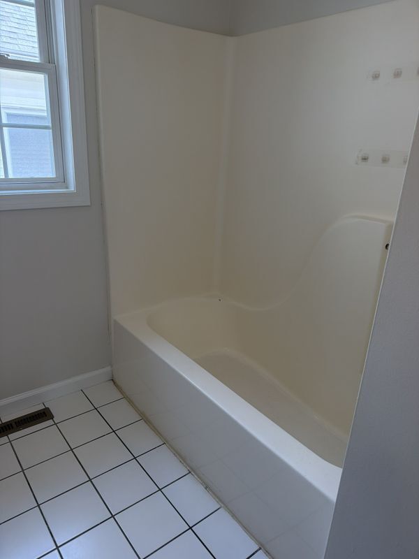 Building Photo - 33 Hallock St