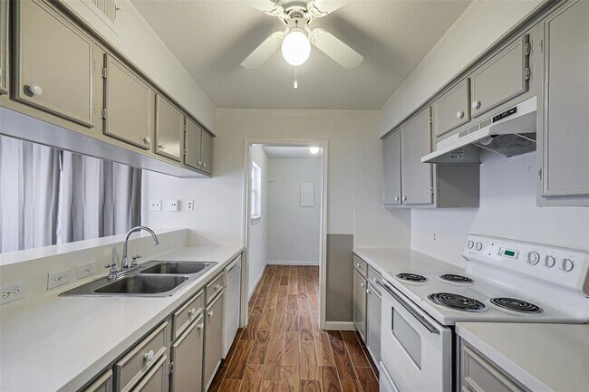 Primary Photo - 9200 W Bellfort Ave