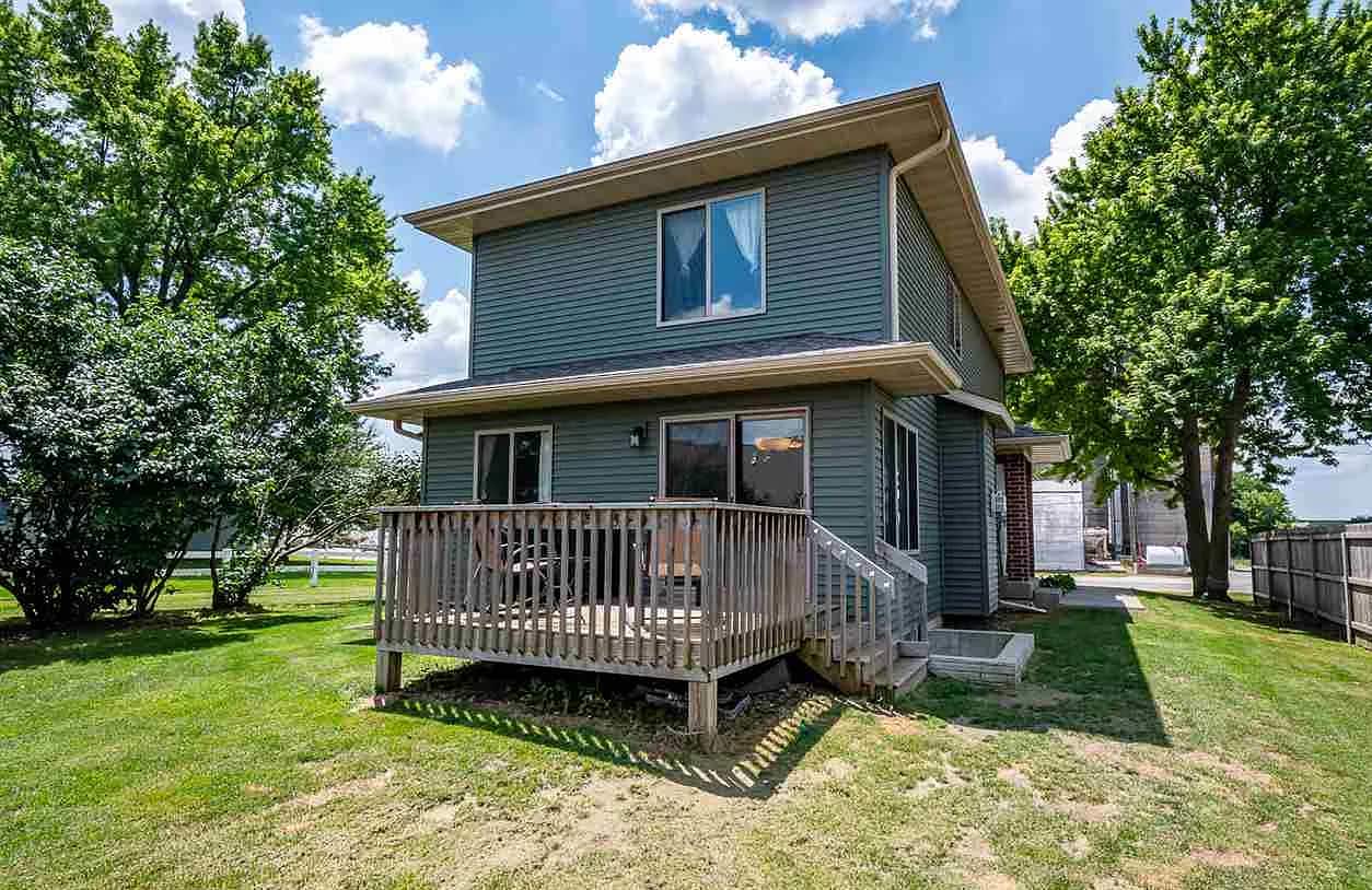 Building Photo - 930 Stinocher St