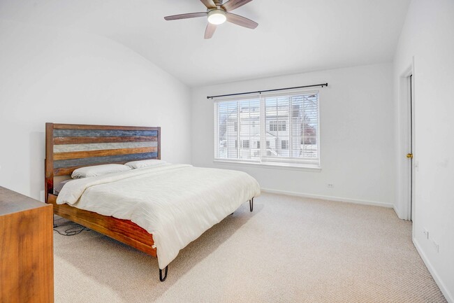 Building Photo - 549 Ivory Ln