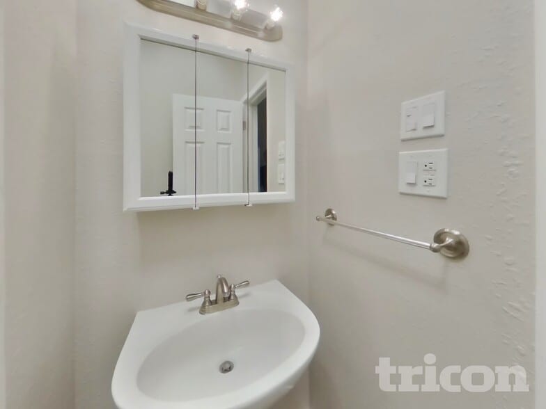 Building Photo - 10301 Sorrills Creek Ln