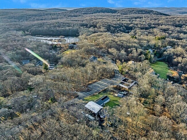 Building Photo - 153 Stag Hill Rd