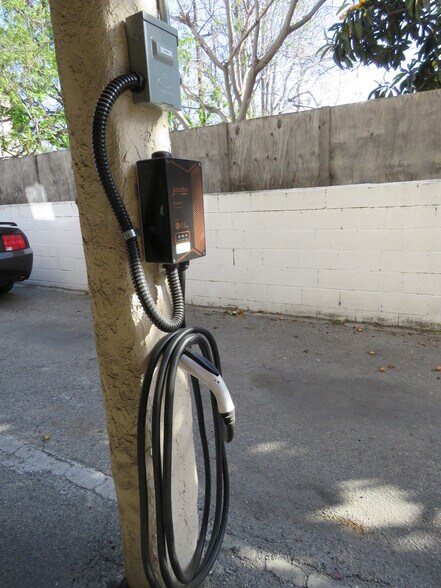 EVSE 2 (electric vehicle charger) - 1924 Park Grove Ave