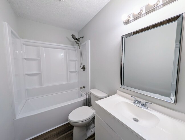 Building Photo - 34 N Circle Dr