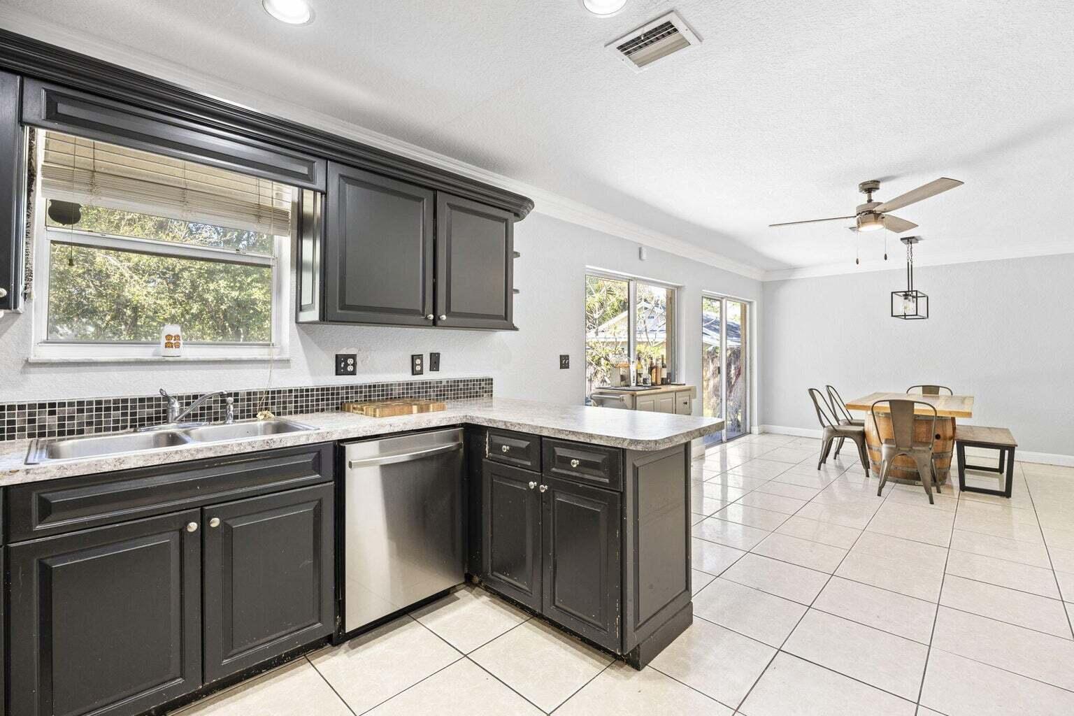 Building Photo - 1651 Suwanee Dr