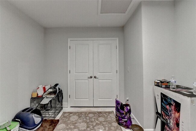 Building Photo - 811 Pineberry Ct
