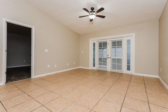 Building Photo - 3007 Summer House Dr
