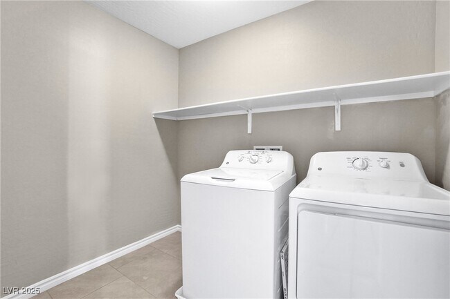 Building Photo - 12243 Loggeta Way