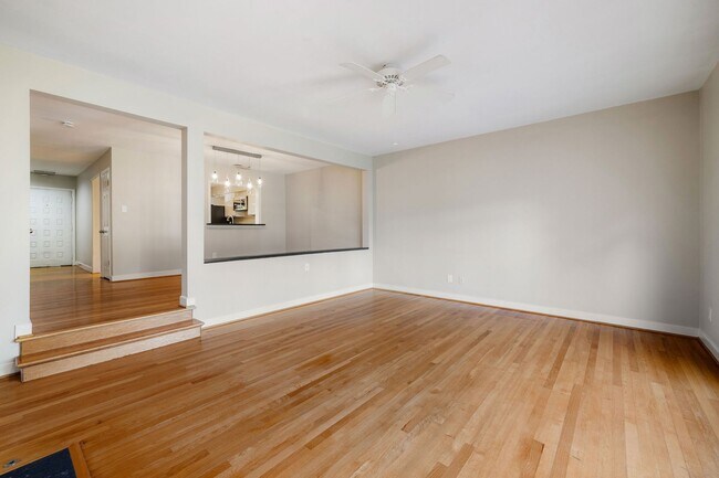 Building Photo - 9154 Lakeland Dr