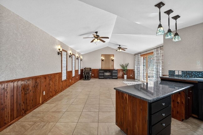 Building Photo - 1059 State Hwy 95