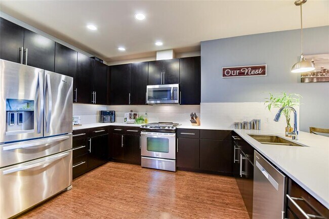 Building Photo - 2805 Dulce Ln