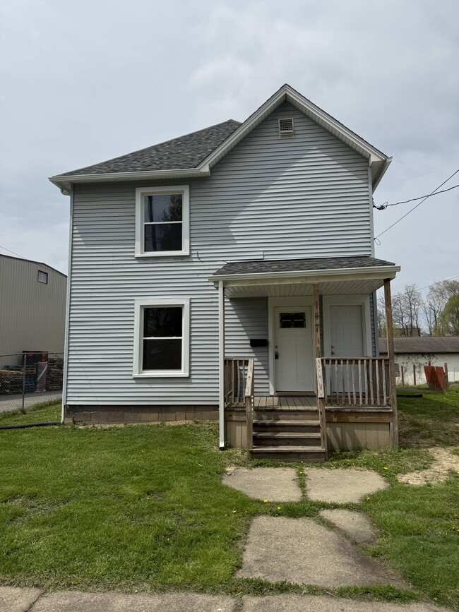 Primary Photo - 147 Linden Ave NE
