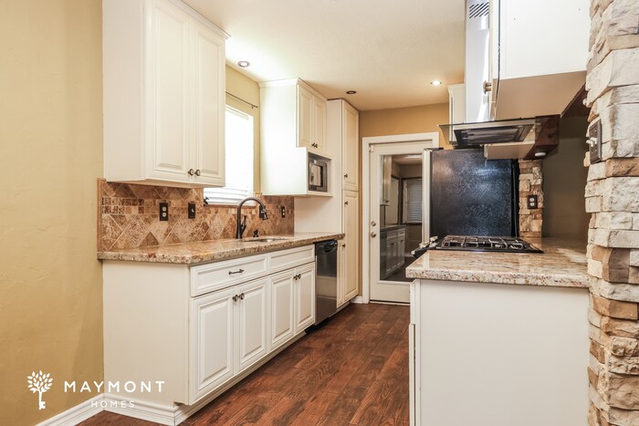 Building Photo - 17435 Jolly Boat Dr